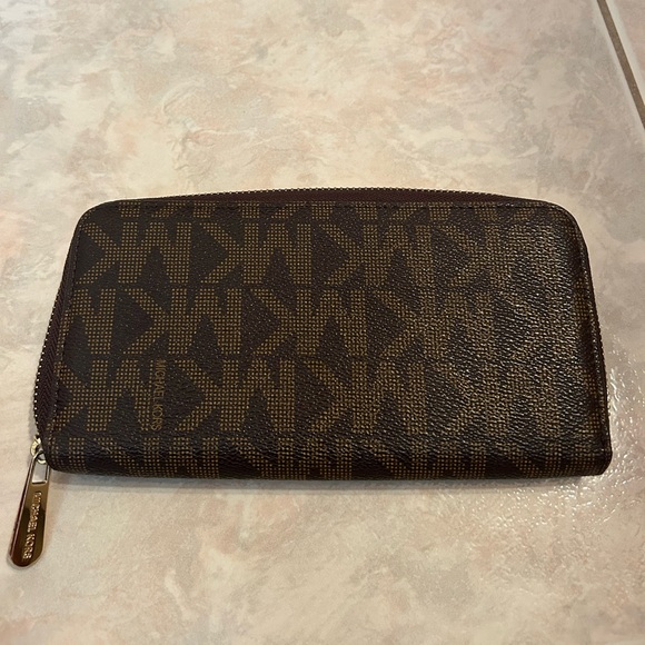 Michael Kors Wallet | Authentic | Brown | Women’s Accessory - Picture 3 of 4